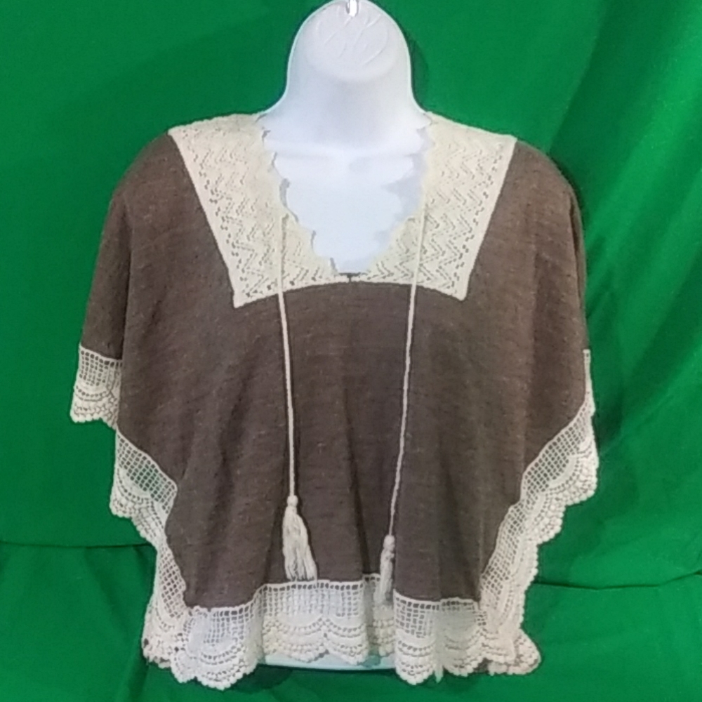 RU cowgirl M short sleeve lace poncho